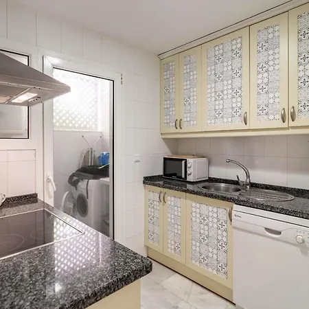 Pr20 - Good Located Flat Puerto Banus