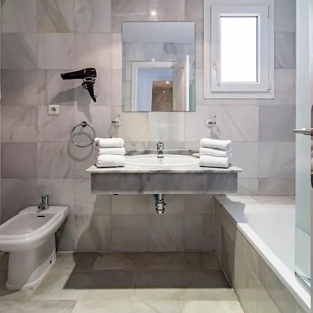 Pr20 - Good Located Flat Puerto Banus