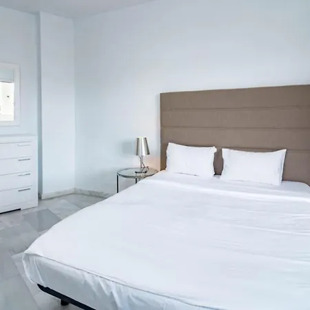 Pr20 - Good Located Flat Puerto Banus