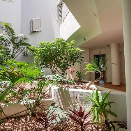 Pr20 - Good Located Flat Puerto Banus