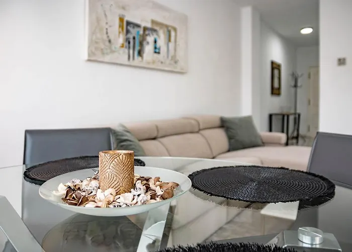 Pr20 - Good Located Flat Puerto Banus ماربيا