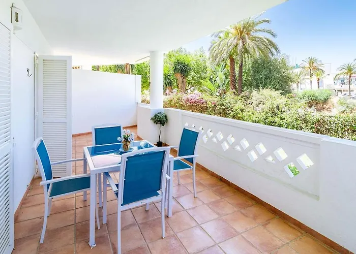 Pr20 - Good Located Flat Puerto Banus