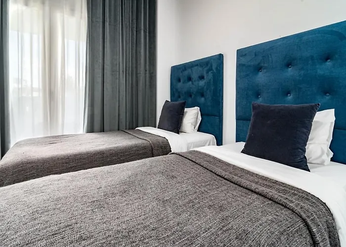 Pr20 - Good Located Flat Puerto Banus *