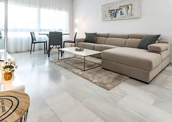 Pr20 - Good Located Flat Puerto Banus ماربيا