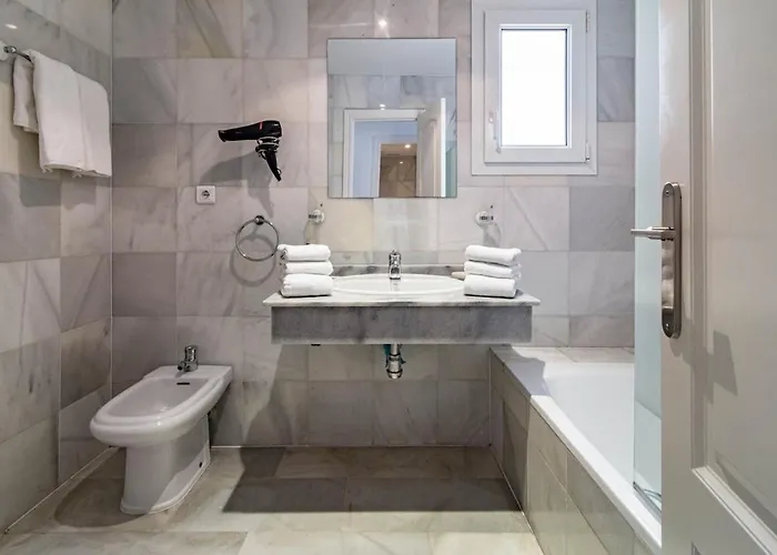 Pr20 - Good Located Flat Puerto Banus