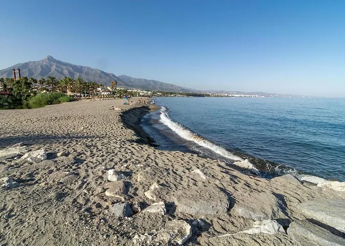 Pr20 - Good Located Flat Puerto Banus * ماربيا