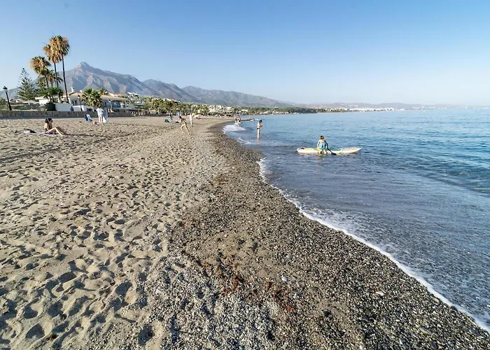 Pr20 - Good Located Flat Puerto Banus